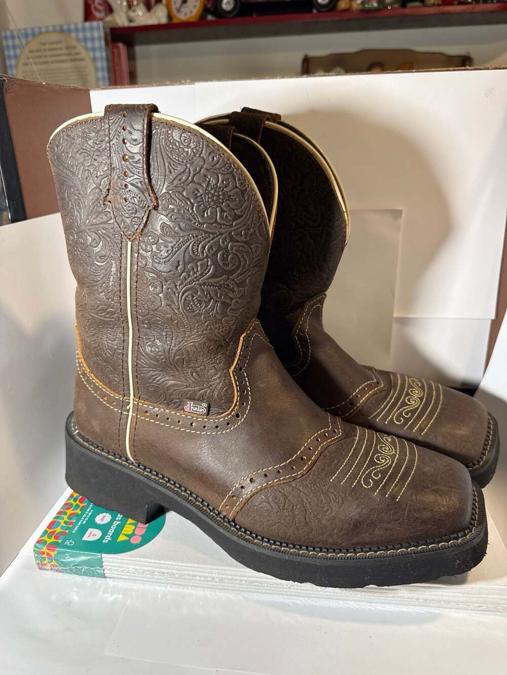 Justin Gypsy Brown Embossed Leather Square Toe Western Boot Size 11B
